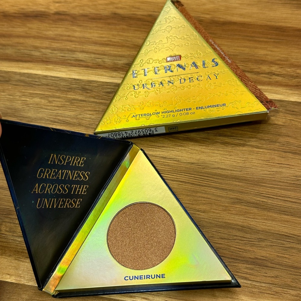 Urban Decay x Marvels 'Eternals' Afterglow Illuminating Highlighter, Cuneirune - Picture 5 of 9